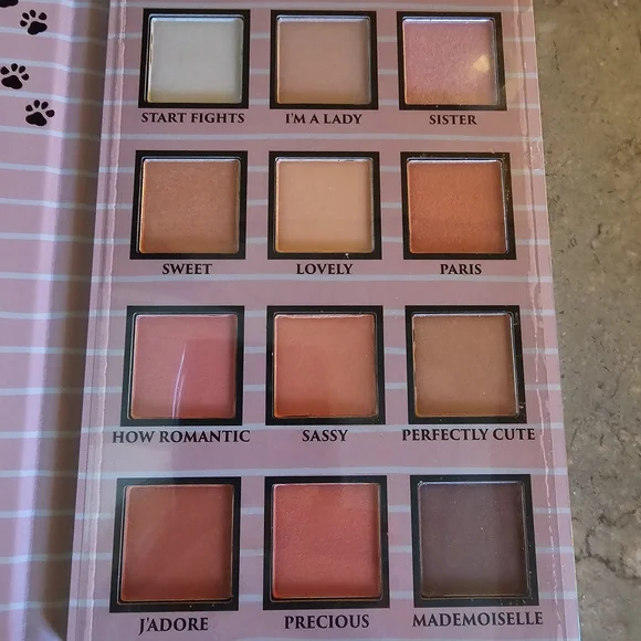 Disney Aristocats Marie 3D Eyeshadow Make Up  Palette - NEW - Picture 2 of 4